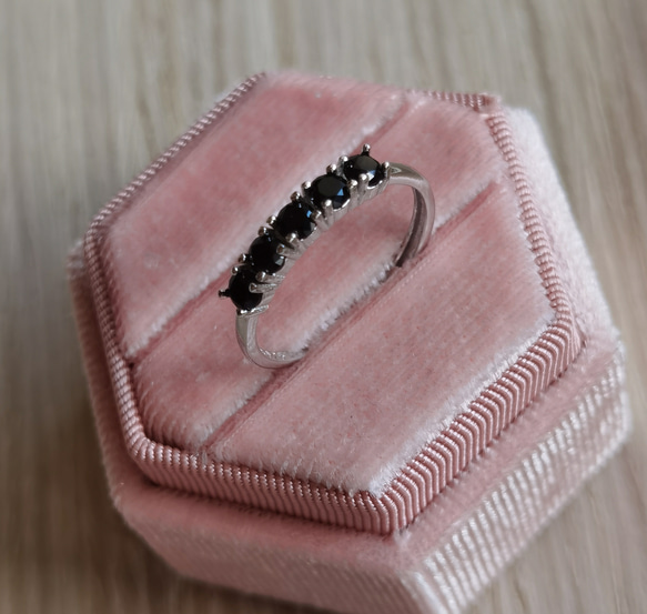 「強力な守護石」天然五つブラックスピネル◇SILVER925製　ハーフエタニティリング☆つけっぱなしOK♪ 3枚目の画像