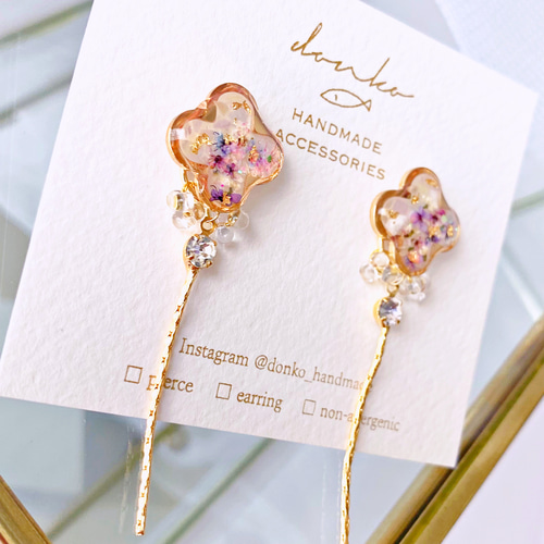 お嫁に♡キラキラミニチャームと揺れるチェーンピアス お嫁に♡キラキラミニチャームと揺れるチェーンピアス