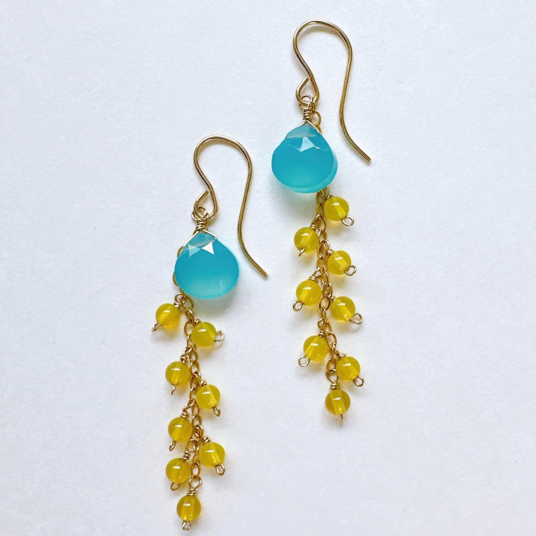 ブルーカルセドニーとクォーツァイトの揺れるピアス 14KGF　天然石ピアス