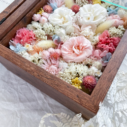 【両親贈呈品・写真入れOK】思い出に残るお花のフォトボックス（ミックス）　誕生日祝い　結婚祝い　子育て感謝状 5枚目の画像