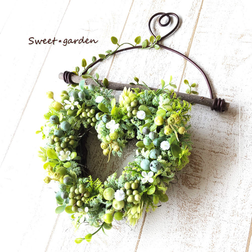 グリーンベリーが爽やかなハートリースの壁飾り（fw188-3）＊玄関ドア  