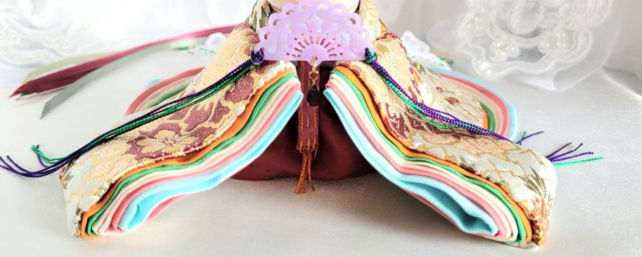 765  小さなお着物〈お姫様〉十二単【西陣織】銀色地に松皮菱宝相華文様空色かさね【新襟仕様】