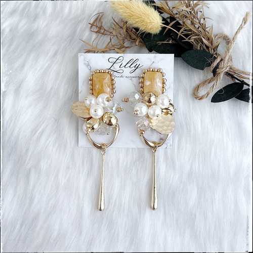 大ぶり/ゴールド/パール/揺れる/ビーズ刺繍ピアス/大ぶりピアス