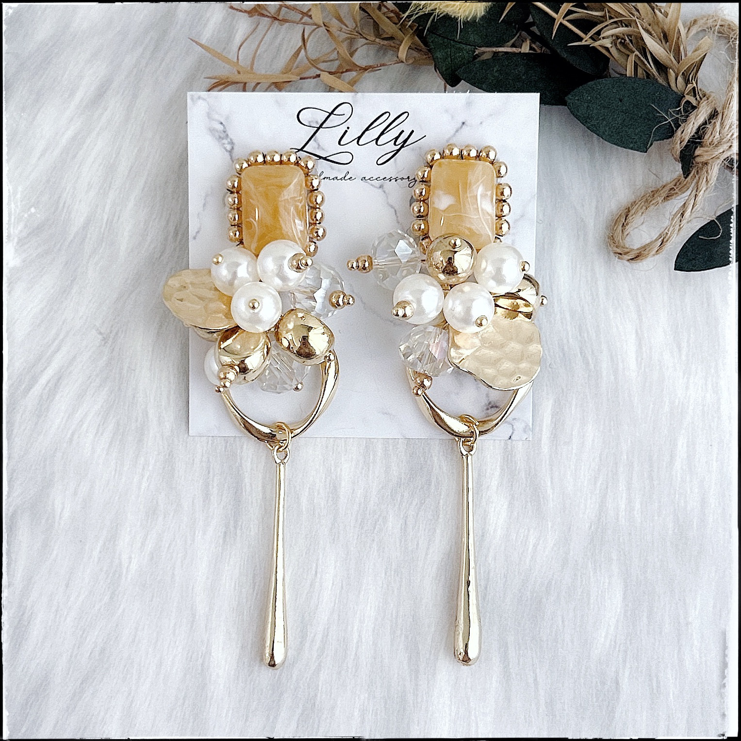 大ぶり/ゴールド/パール/揺れる/ビーズ刺繍ピアス/大ぶりピアス