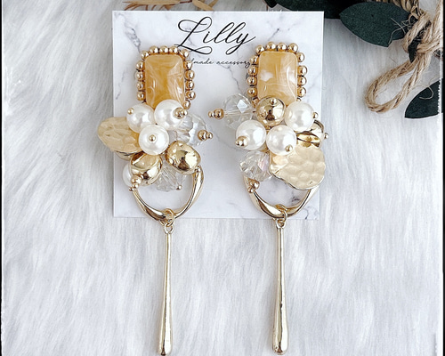 大ぶり/ゴールド/パール/揺れる/ビーズ刺繍ピアス/大ぶりピアス