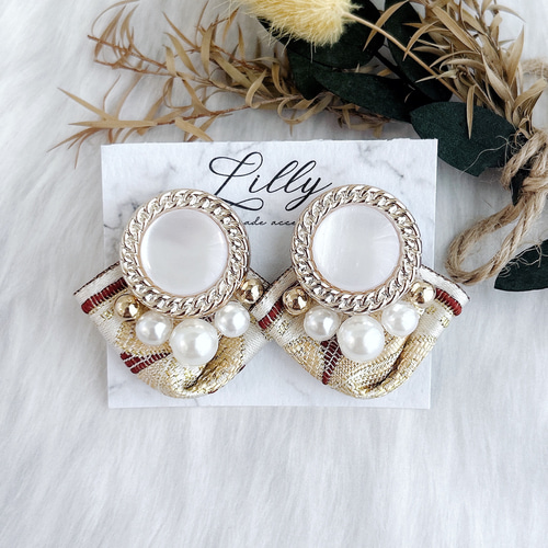 大ぶり/インド刺繍リボン/パール/ボタン/ﾋﾞｰｽﾞﾋﾟｱｽ/大ぶりピアス  