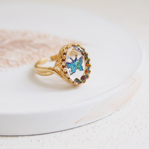 オーバルカット ラボで作られたブルーサファイアの婚約指輪