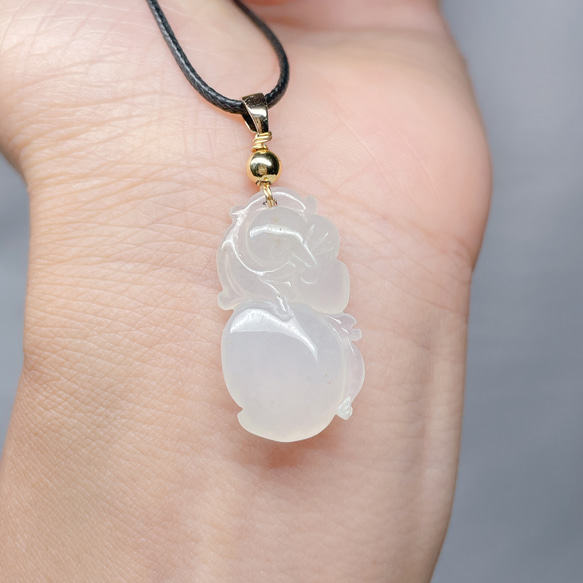 新入荷】本翡翠保証‼️天然翡翠 柿と如意ペンダントトップ 御守り 白氷  