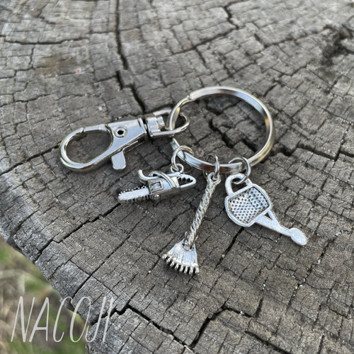 庭仕事のキーリング じょうろ・熊手・チェーンソー／ガーデニング