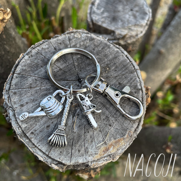 庭仕事のキーリング じょうろ・熊手・チェーンソー／ガーデニング