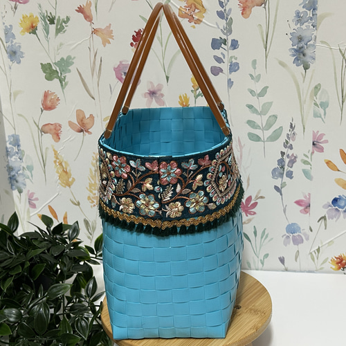 シルク手刺繍　かごバッグ プラカゴ 夏 インド刺繍 水洗い 軽量 Sサイズ 青 PPシルク かご