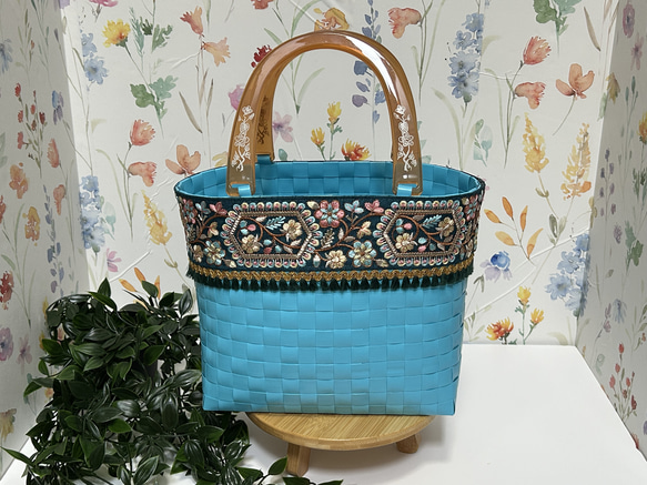 Mixing Blue 刺繍カゴバッグ　青　天然素材 Mixing Blue 刺繍カゴバッグ - メルカリ