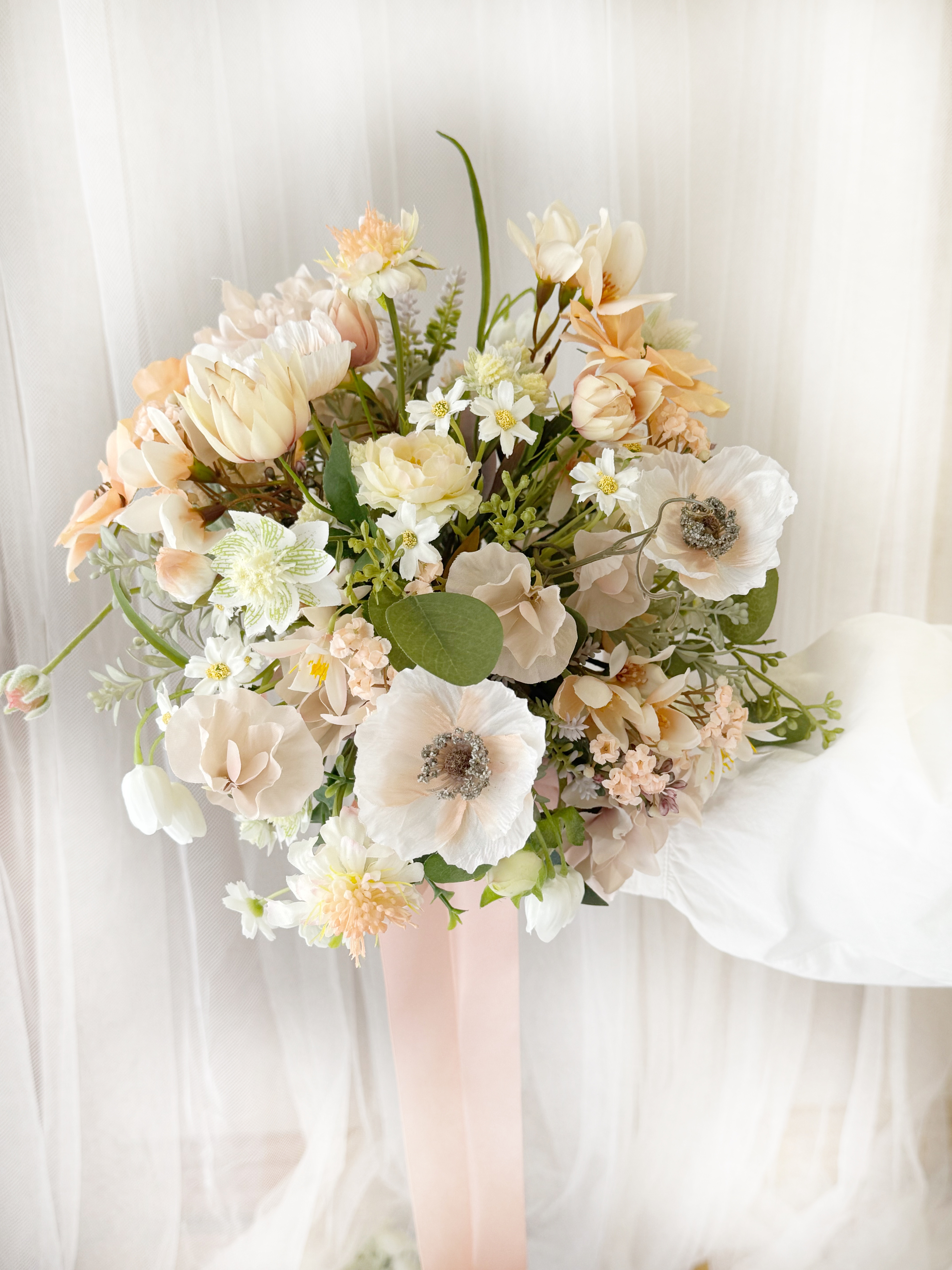 《完成品》オレンジの優しいトーンのクラッチブーケ