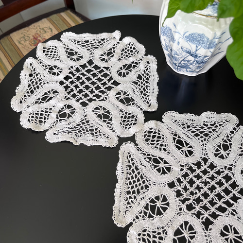 アンティーク ポワンドパリ 舞う1輪の薔薇のモチーフ センターフレーム