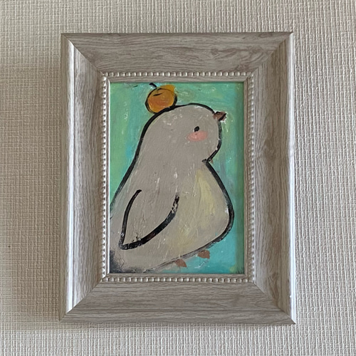 絵画。原画【かわいい小鳥の頭にリンゴがついている】 絵画 アカザ麦