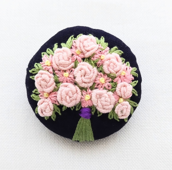 プチポワン・プチポアン☆刺繍ブローチ　ピンク薔薇 プチポワン・プチポアン☆刺繍ブローチピンク薔薇
