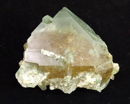 マニハール産 ヒマラヤ 水晶 ゴールドルチル クローライト入り