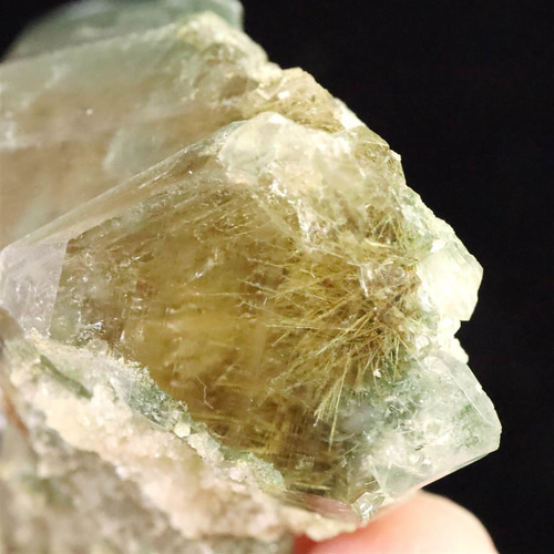 マニハール産ヒマラヤ水晶では珍しい丸玉/希少なルチル入りの70