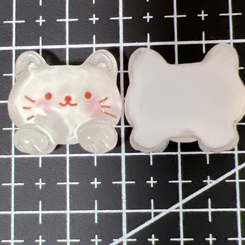 133）2個 真っ白ねこさん 猫 ねこちゃん ちゅるるん 透明パーツ