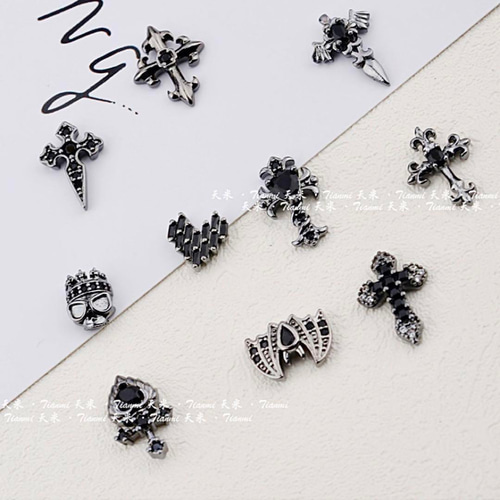 P620黒《1個》ネイルパーツ 十字架 クロス ロック 地雷系 量産型