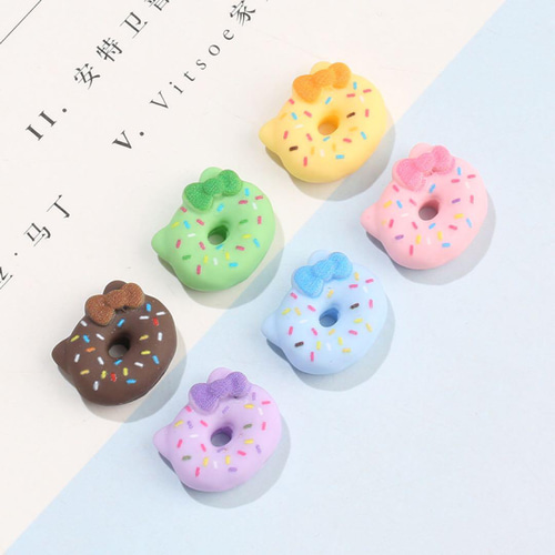 P667(2個)ネイルパーツ 水色 青キティちゃん ドーナツお菓子 サンリオ