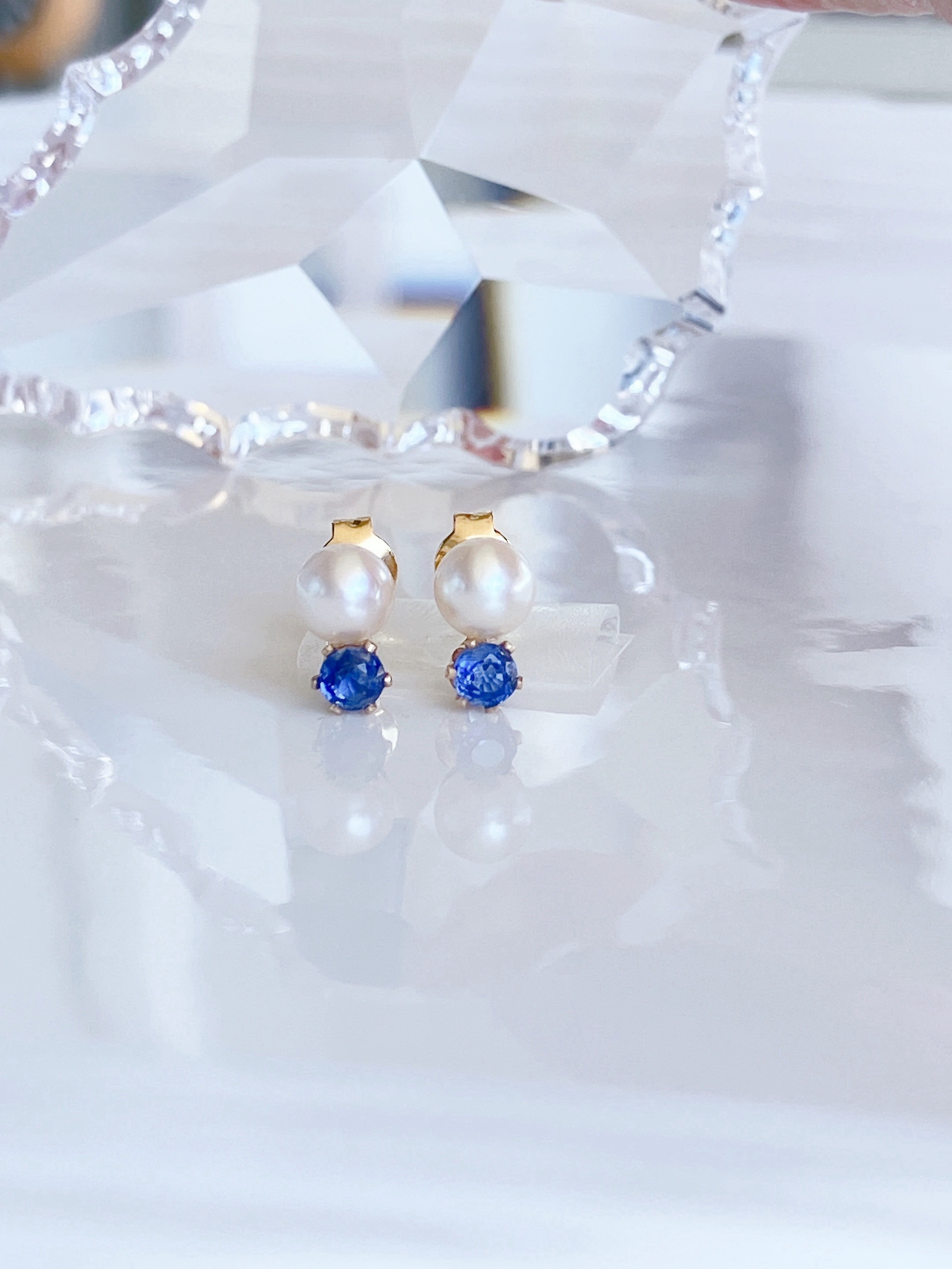 宝石質カイヤナイトとあこや真珠のサージカルステンレスピアス　つけっぱなしOK アレルギー対応　青、藍色