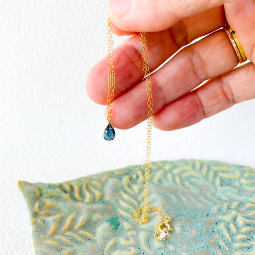 ロンドンブルートパーズの一粒輝くネックレス / 14kgf 華奢なゴールド