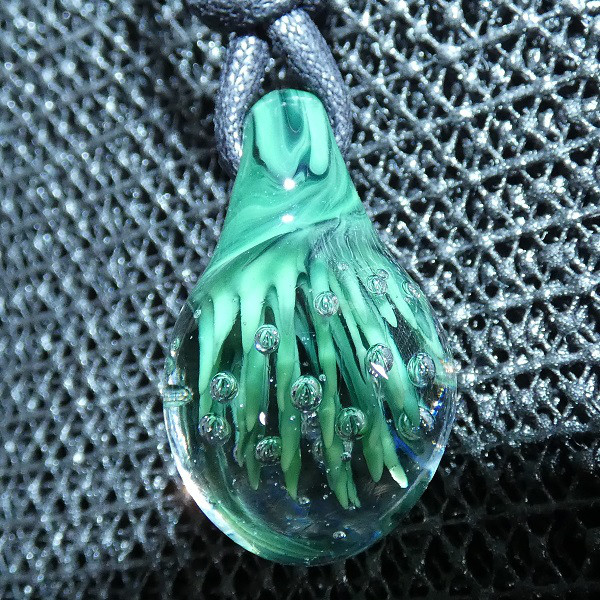 森の呼吸ＮＯ.2（ガラス、とんぼ玉、空気、酸素、夏、森、気泡、ネックレス）