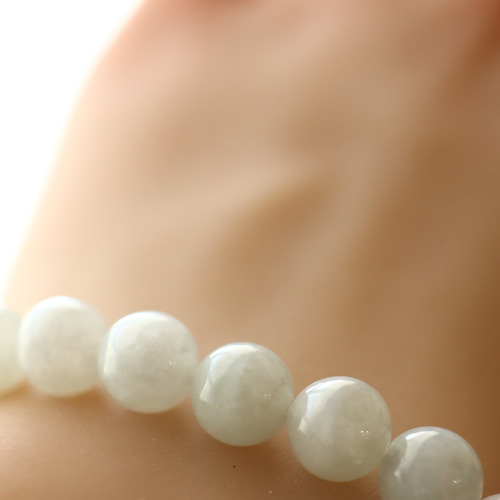 ☆木漏れ日のような優しさ☆…☆ホワイトグリーンジェダイト・白緑翡翠