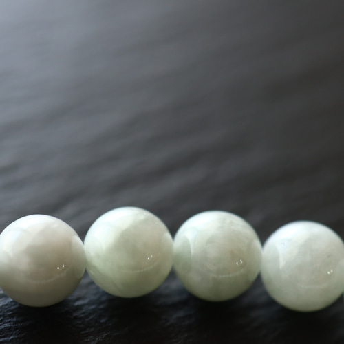 ☆木漏れ日のような優しさ☆…☆ホワイトグリーンジェダイト・白緑翡翠