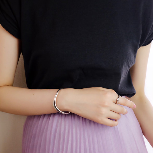 プラチナ〉Plump V line bangle<b_1> バングル・リストバンド