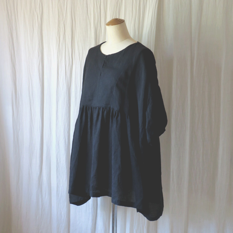 ベルギーリネンのブラウス（前スリット　ブラック）