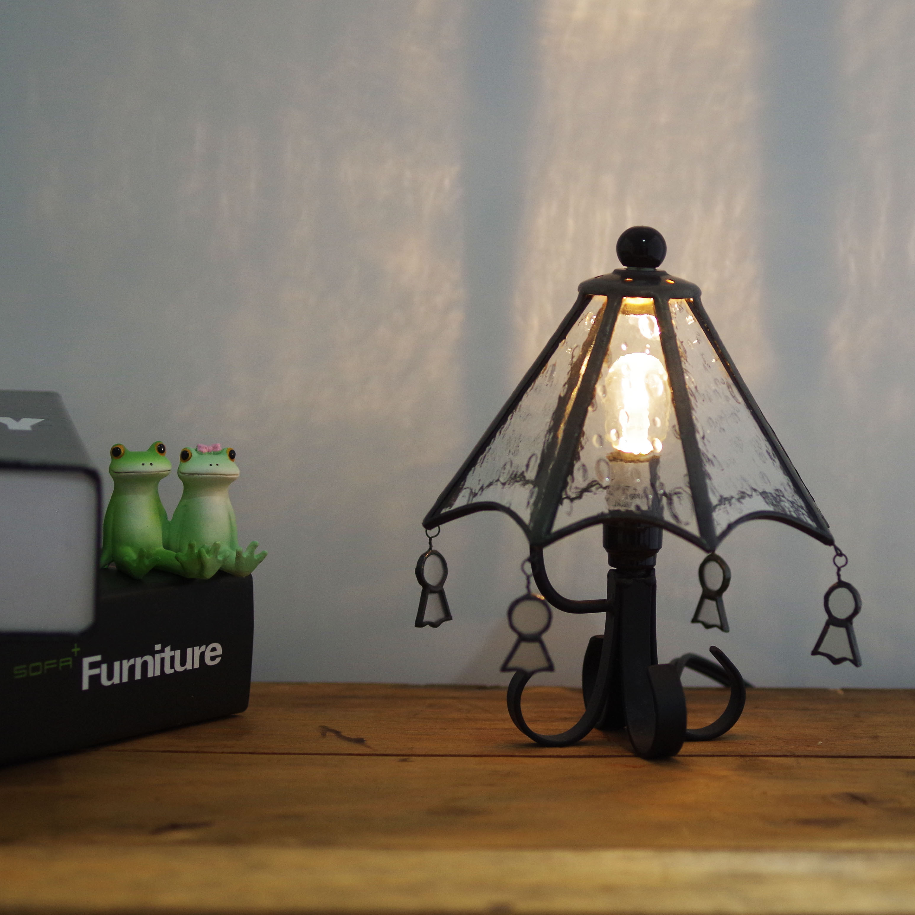 雨降りステンドグラスランプ