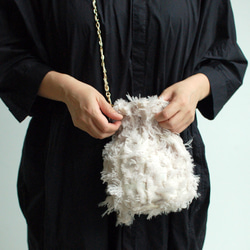 リュクスな尾州生地ドローストリングバッグ/オフホワイト 1枚目の画像