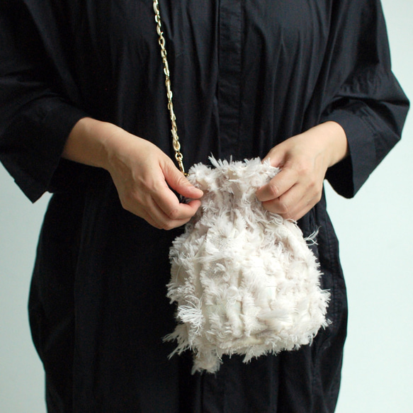 リュクスな尾州生地ドローストリングバッグ/オフホワイト 1枚目の画像