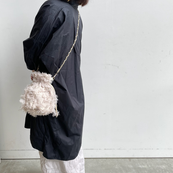 リュクスな尾州生地ドローストリングバッグ/オフホワイト 3枚目の画像