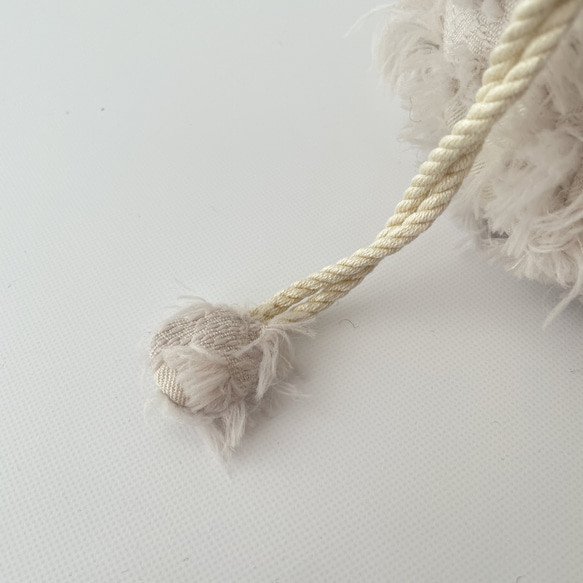 リュクスな尾州生地ドローストリングバッグ/オフホワイト 8枚目の画像