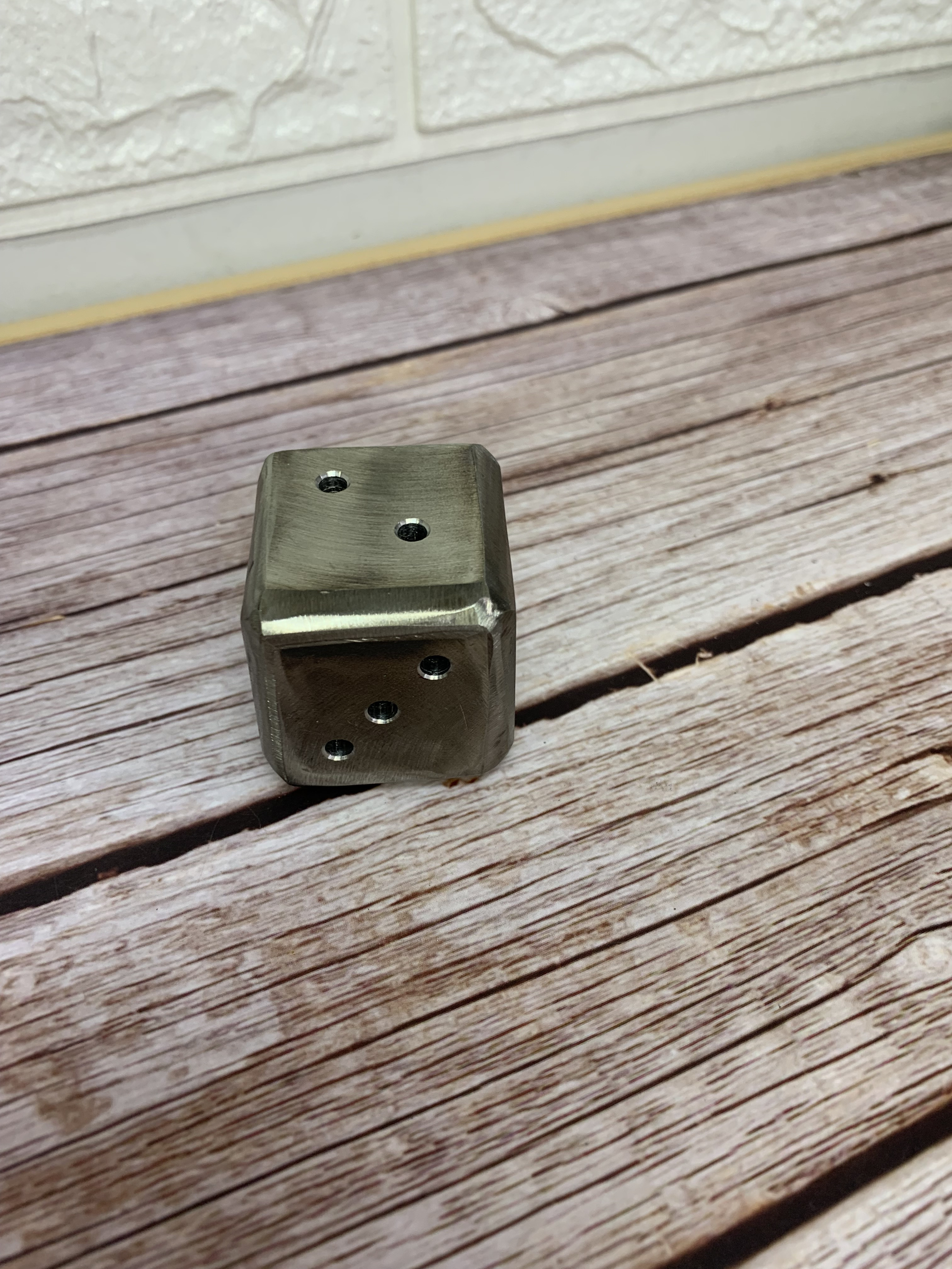 ステンレス製サイコロ 文鎮 ペーパーウェイト 置き物 その他置物 ak