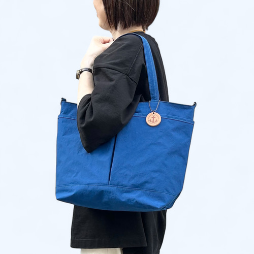 A4サイズも入る撥水加工ナイロントートバッグ MARKT：ブルー