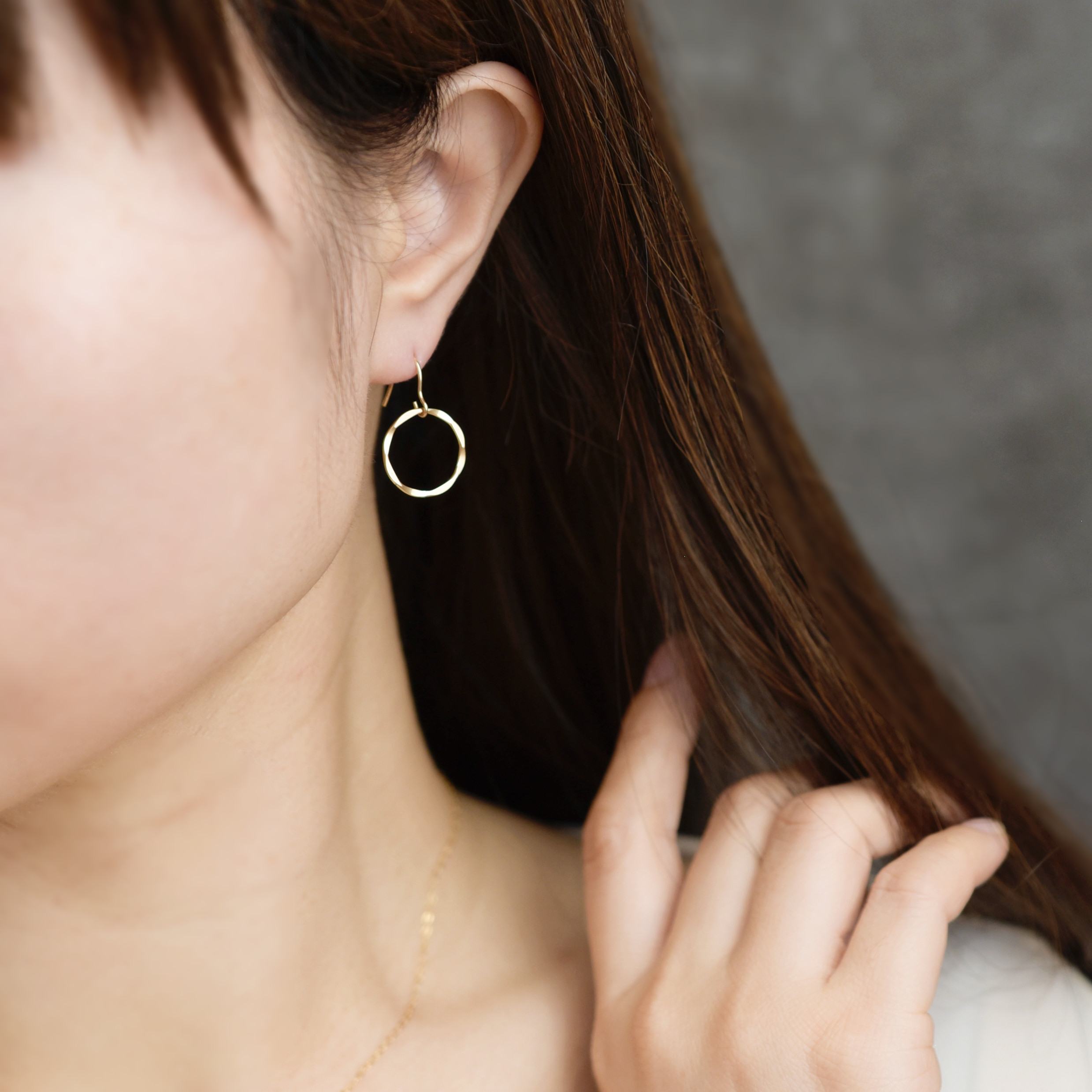 ▶︎ピアス 14kgf ▶︎さりげない揺れ感でキラキラ ゴールド フープ