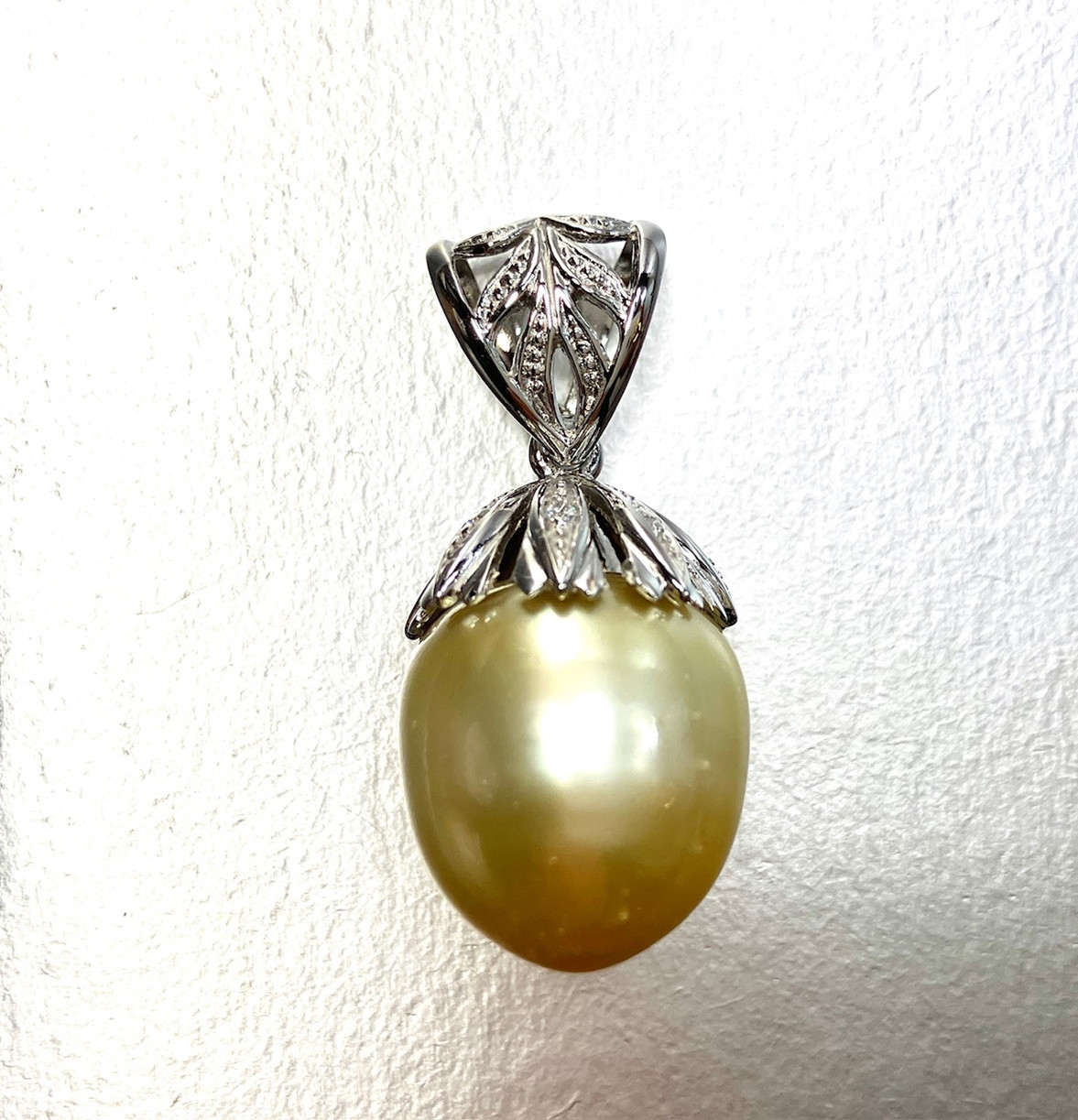 ゴールド南洋真珠ペンダントトップ　大きめの環