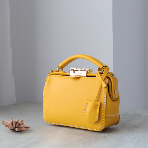 新品 tottua がま口 2WAY ショルダーバッグ タンバリン柄 刺繍 黄