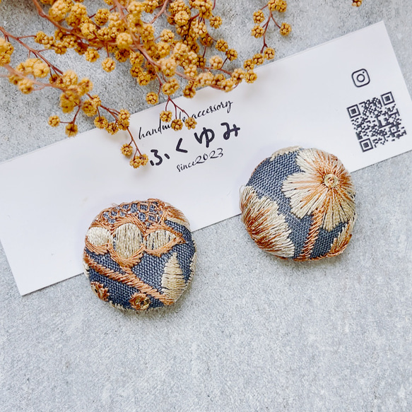 2way】インド刺繍リボンのくるみボタンとタッセルのピアス