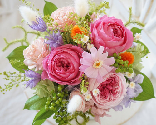 ＊*..jewel rose..＊°..華やかアレンジ　プリザーブドフラワー ピンク系のプリザーブドフラワーアレンジメント特集｜誕生日や