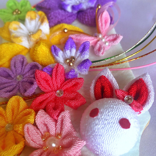 うさぎちゃんのぶどう狩りデート羽子板飾り、つまみ細工飾り、壁飾り、置き飾り うさぎちゃんのぶどう狩りデート羽子板飾り、つまみ細工飾り、壁