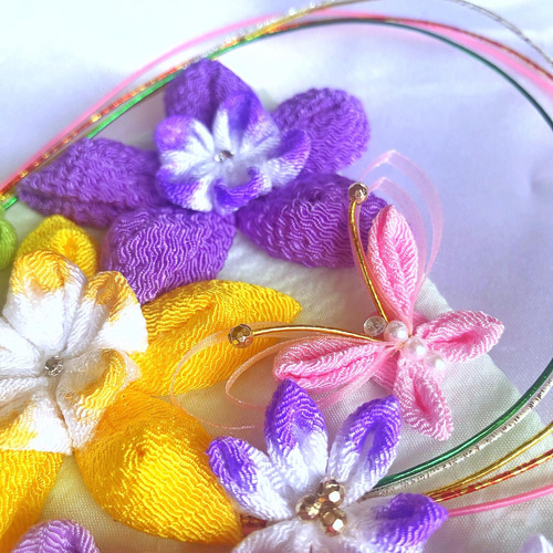 カラフルな花とふんわりうさぎつまみ細工の小さな羽子板 立体