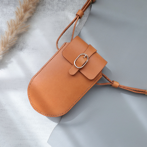 韓国デザイン 本革 BAG スマホショルダーバッグ iphone レザー 本革スマホショルダー chalk アシスタントポーチにもなるレザー