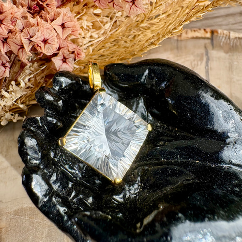 宝石カット】*s925水晶ひし形ペンダントトップ115 ペンダントトップ 円