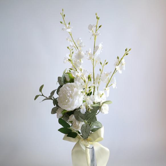 ピュアホワイトのアームブーケ　ブライダルブーケ　ブライダル　結婚式　ウェディング　アーティフィシャルフラワー　和装ブーケ 