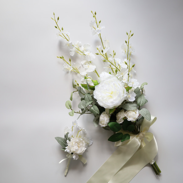 ピュアホワイトのアームブーケ　ブライダルブーケ　ブライダル　結婚式　ウェディング　アーティフィシャルフラワー　和装ブーケ 